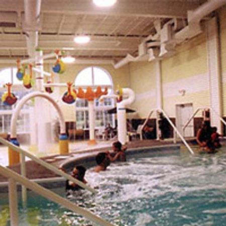 Grand Mackinaw Beachfront And Waterpark Mackinaw City Exterior foto